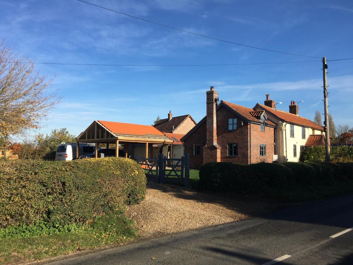 Mr Hares Shepherd Hut Hotel Mellis Exterior photo