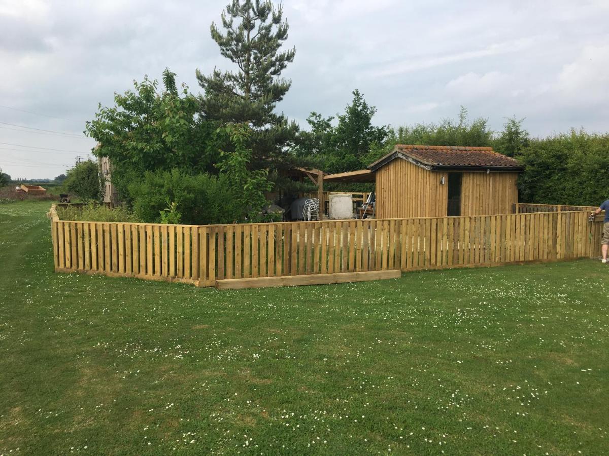 Mr Hares Shepherd Hut Hotel Mellis Exterior photo