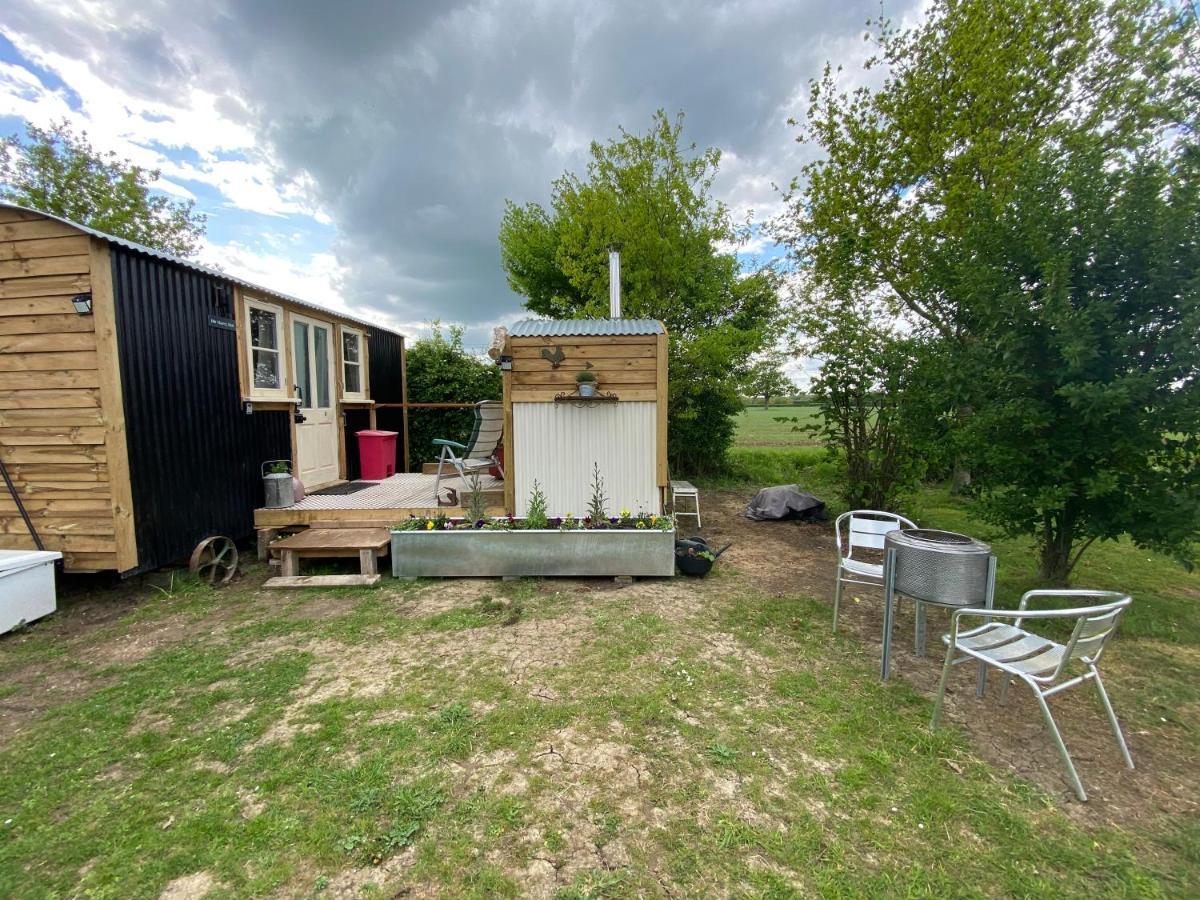 Mr Hares Shepherd Hut Hotel Mellis Exterior photo