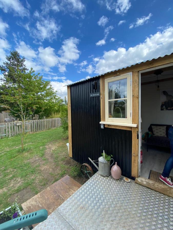 Mr Hares Shepherd Hut Hotel Mellis Exterior photo