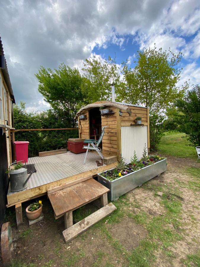 Mr Hares Shepherd Hut Hotel Mellis Exterior photo