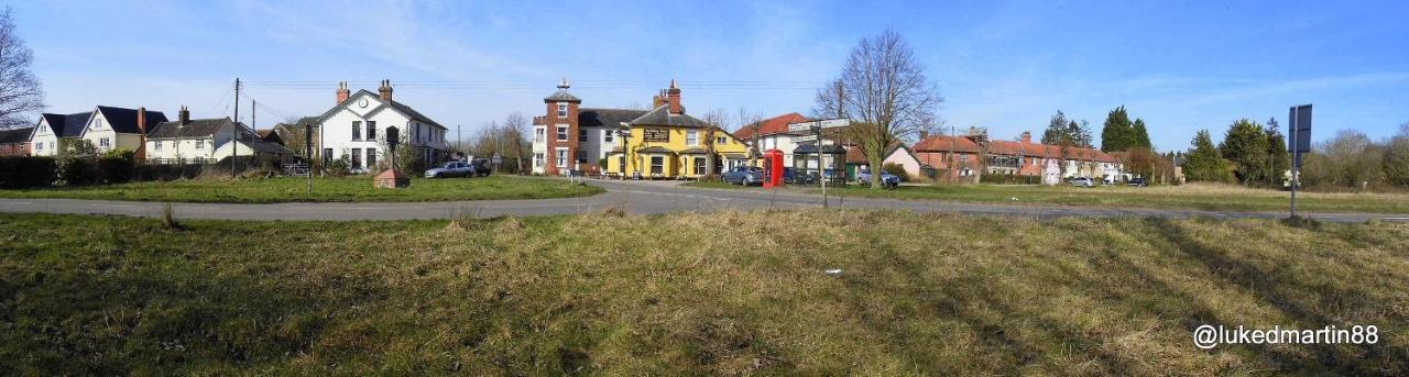 Mr Hares Shepherd Hut Hotel Mellis Exterior photo