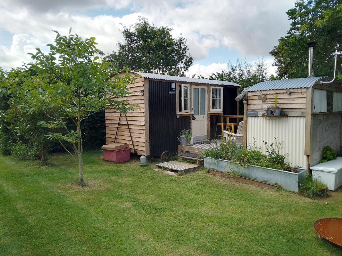 Mr Hares Shepherd Hut Hotel Mellis Exterior photo